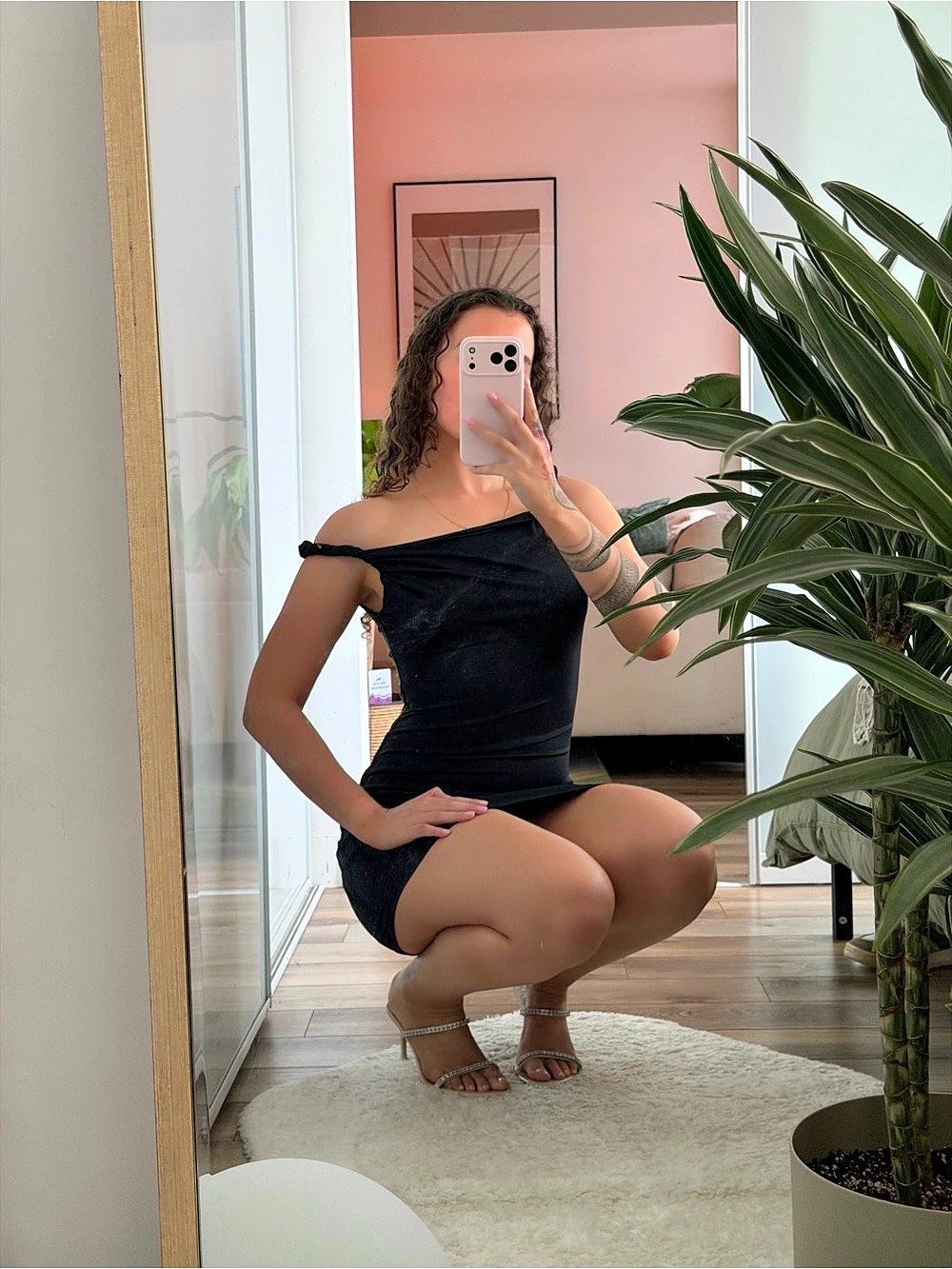 Kylie Jenner Dupe (peppermayo) Black Off-Shoulder Mini Dress Like New - Picture 3 of 3